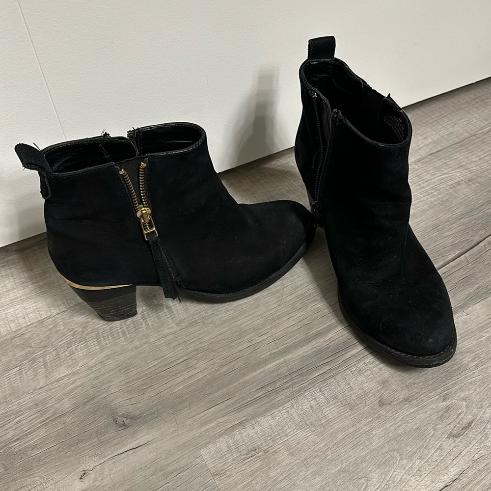 Black Steve Madden booties